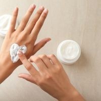 Idratazione Intensa con Creme Mani su Magmaprofumi: Morbidezza e Cura per Mani Sempre Perfette